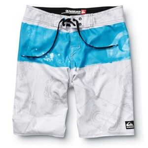 Quicksilver Cypher Kelly Nomad 21Inch Gray and Blue Boardshorts Size 31